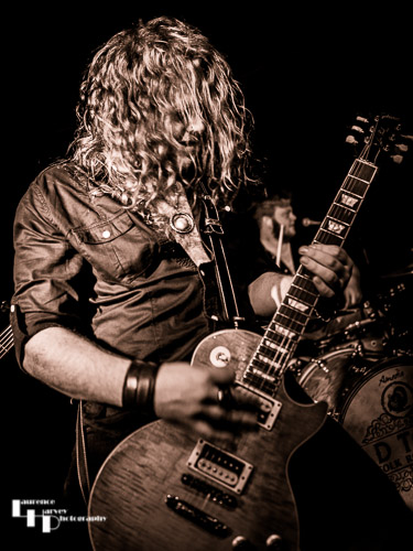 Daniel 'Seeks' Seekings on rhythm guitar