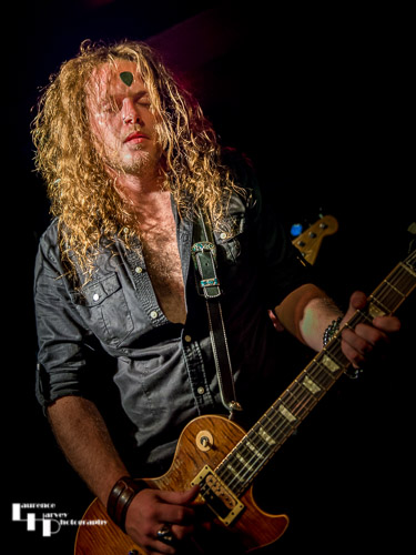Daniel 'Seeks' Seekings on rhythm guitar