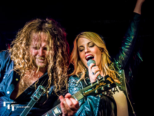 Daniel 'Seeks' Seekings on rhythm guitar & guest Mollie Marriott on vocals