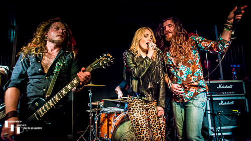 Daniel 'Seeks' Seekings on rhythm guitar, Stevie Westwood & guest Mollie Marriott on vocals