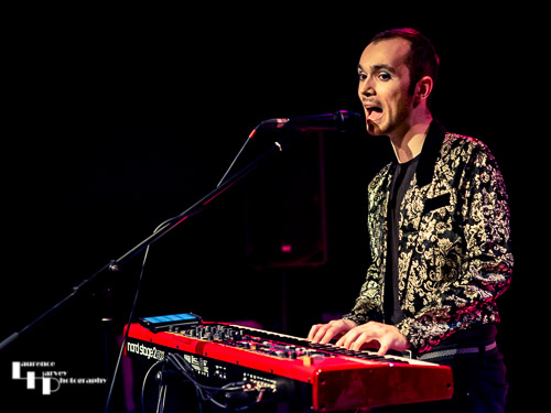 Ben Wickins on vocals & keyboards