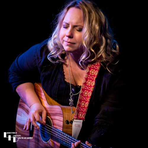Chantel McGregor on guitar & vocals