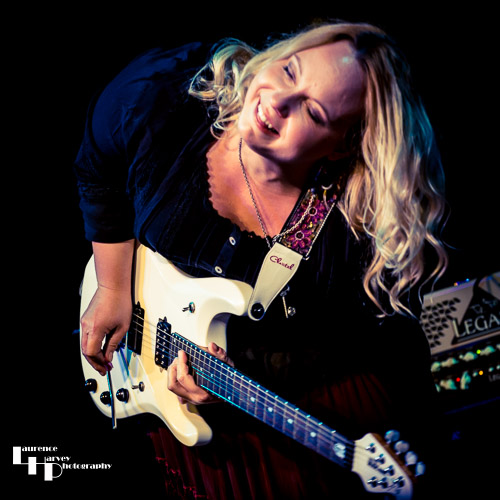 Chantel McGregor on guitar & vocals