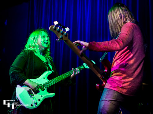 Chantel McGregor on guitar & vocals, Colin Sutton on bass