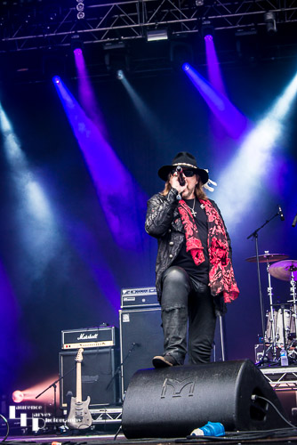 Dokken: Don Dokken on vocals