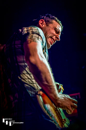 Dan Patlansky on guitar & vocals