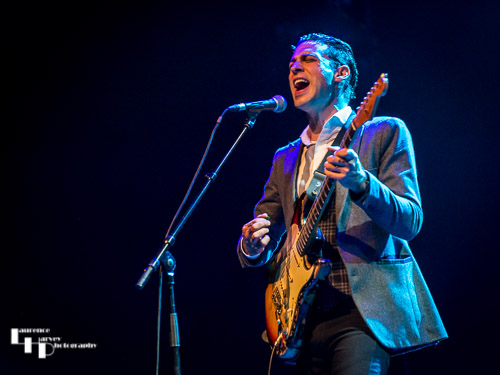 Dan Patlansky on vocals & guitar