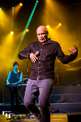 Dan Reed on lead vocals