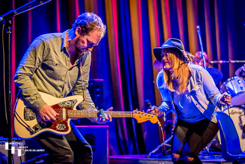Elles Bailey on vocals & Joe Wilkins on guitar