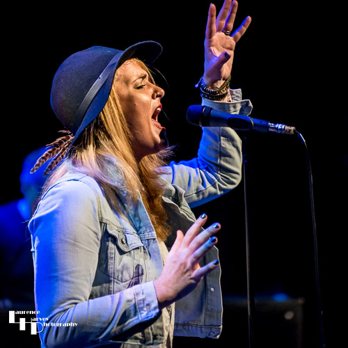 Elles Bailey on vocals