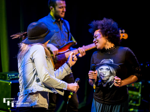 Elles Bailey & guest Lady Nade on vocals