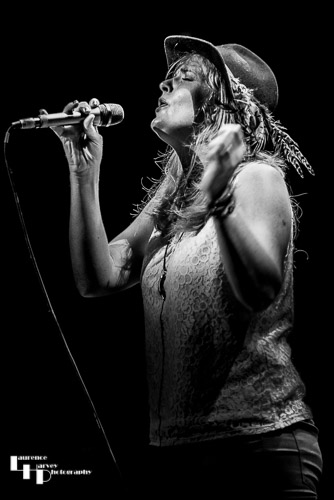 Elles Bailey on vocals