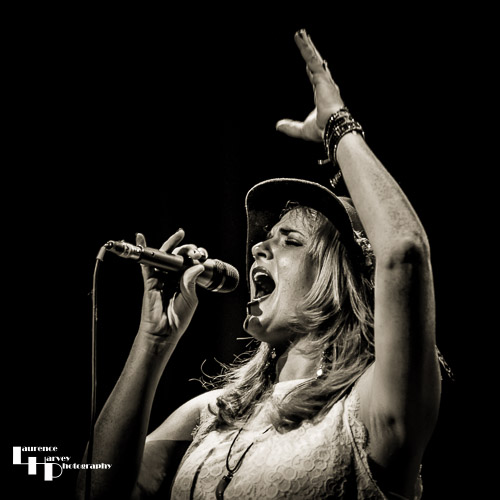 Elles Bailey on vocals