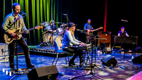 Elles Bailey & her band on stage at Arlington Arts Centre