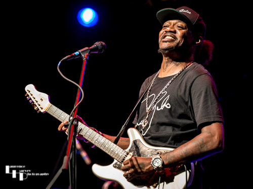 Eric Gales on vocals & guitar