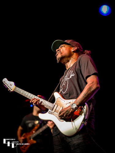 Eric Gales on vocals & guitar