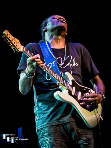 Eric Gales on vocals & guitar