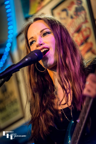 Erja Lyytinen on guitar & vocals