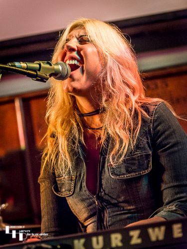 Eliza Neals on vocals & keyboards