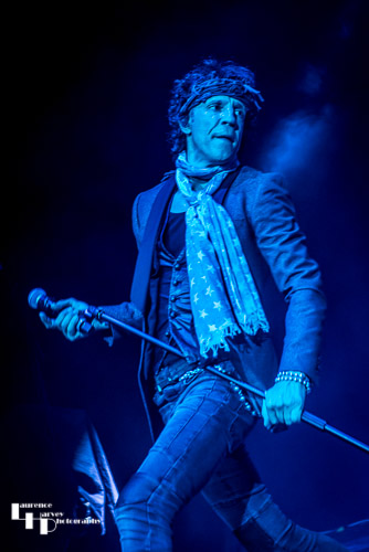 Gary Cherone on vocals