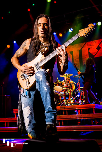 Nuno Bettencourt on guitar