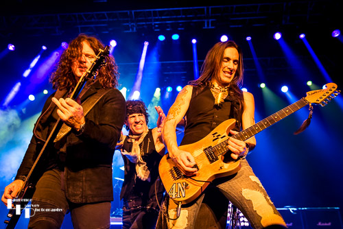 Gary Cherone on vocals, Nuno Bettencourt on guitar & Pat Badger on bass