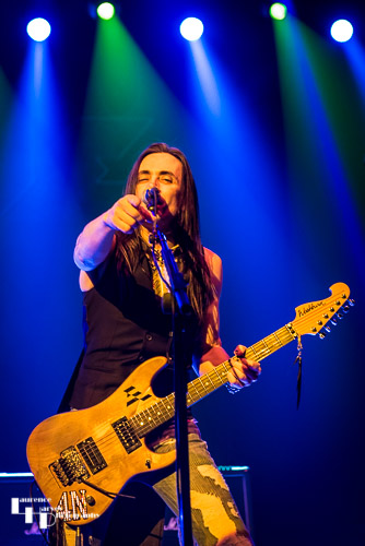 Nuno Bettencourt on guitar