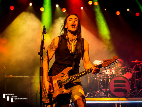 Nuno Bettencourt on guitar