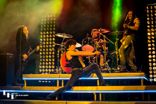 Extreme on stage at Brixton Academy