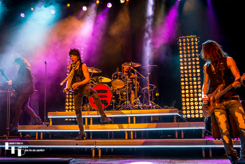 Extreme on stage at Brixton Academy