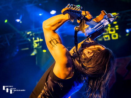 Nuno Bettencourt on guitar