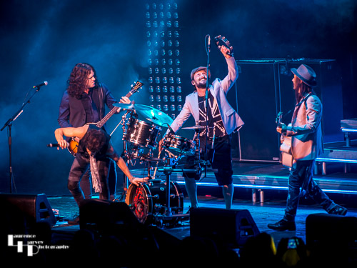 Extreme on stage at Brixton Academy