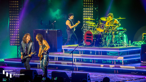 Extreme on stage at Brixton Academy