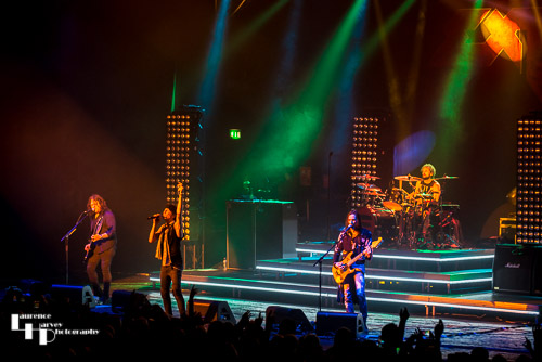 Extreme on stage at Brixton Academy
