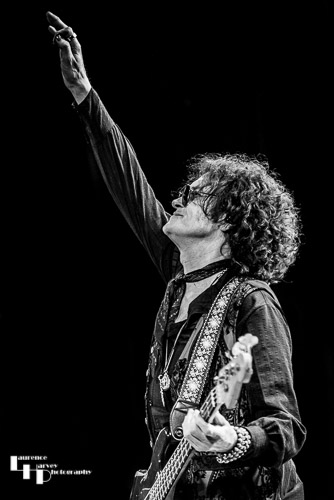 Glenn Hughes on vocals & bass