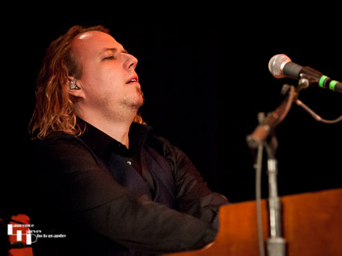 Jay Boe on keys