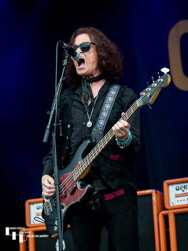 Glenn Hughes on vocals & bass
