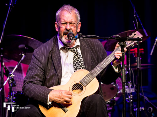 Giles Hedley on guitar & vocals