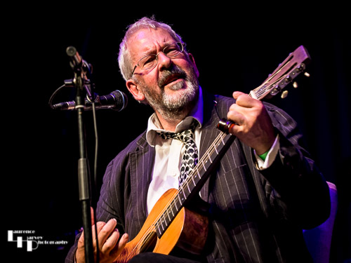 Giles Hedley on guitar & vocals