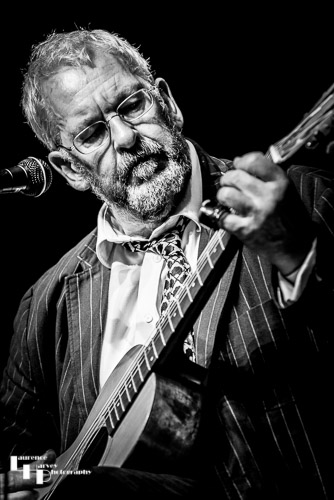 Giles Hedley on guitar & vocals