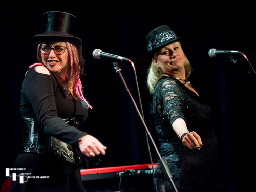 Joanne Alexander & Nancy Hampton on backing vocals