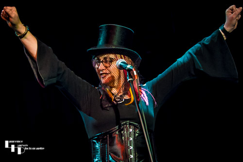 Joanne Alexander on backing vocals