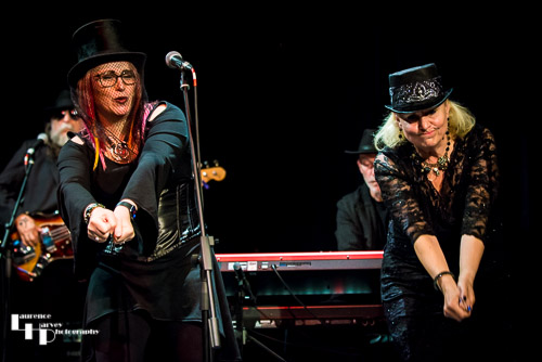 Joanne Alexander & Nancy Hampton on backing vocals