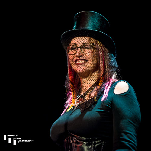 Joanne Alexander on backing vocals