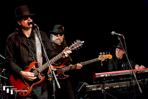 Russell 'Hitman' Alexander on vocals & guitar, Paul Gilmore on bass & Ian Salisbury on keys