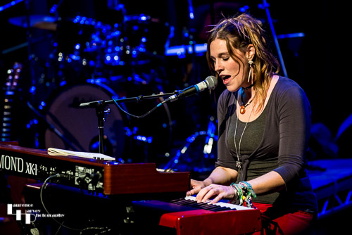 Hollie Rogers on vocals & keys