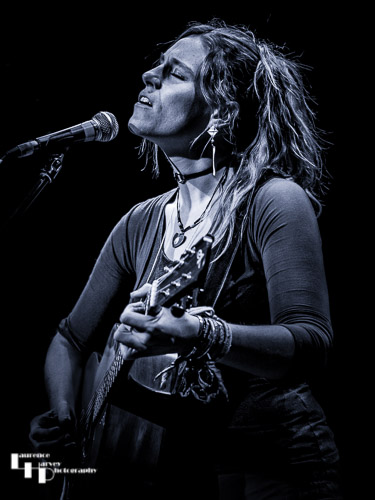 Hollie Rogers on vocals & guitar