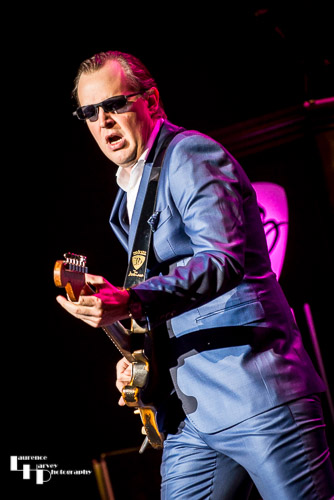 Joe Bonamassa on guitar & vocals