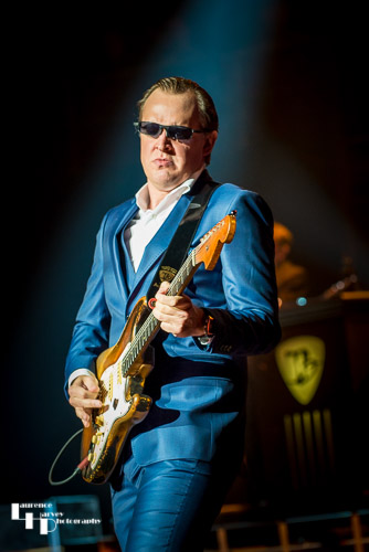 Joe Bonamassa on guitar & vocals