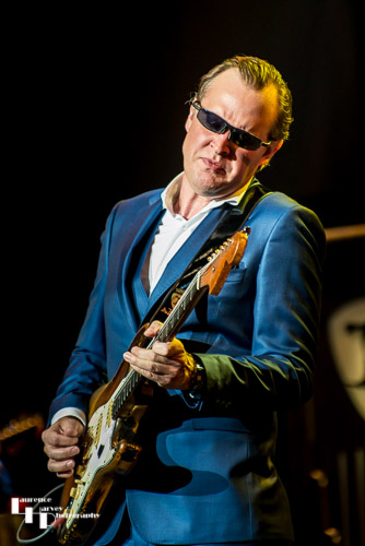 Joe Bonamassa on guitar & vocals